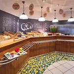 Centre Rive Droite Hotell