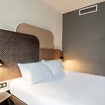 Centre Rive Droite Hotell
