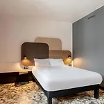 Centre Rive Droite Hotell