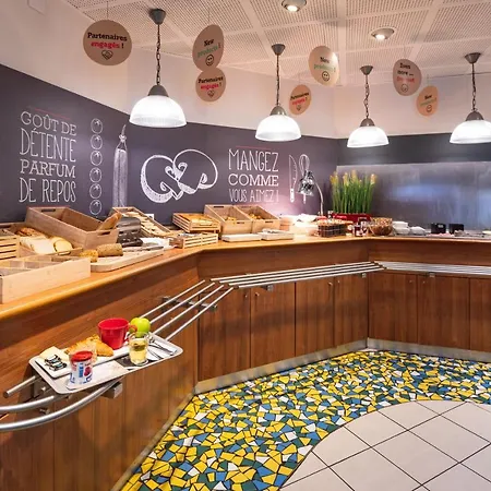 Centre Rive Droite Hotel 3*