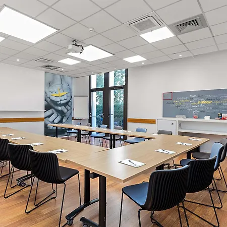 Centre Rive Droite Hotell