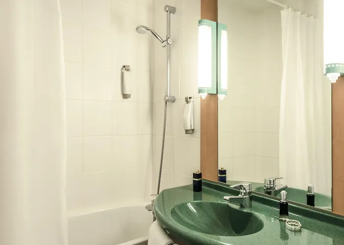 Centre Rive Droite 3* 鲁昂