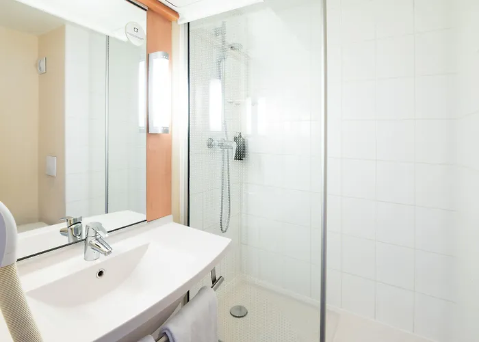 酒店 Centre Rive Droite 3*